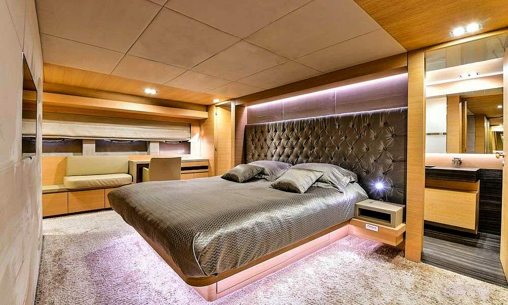 Charter-Motor-Yacht-AMER-ICA-in-Greece-HELLAS-YACHTING-11