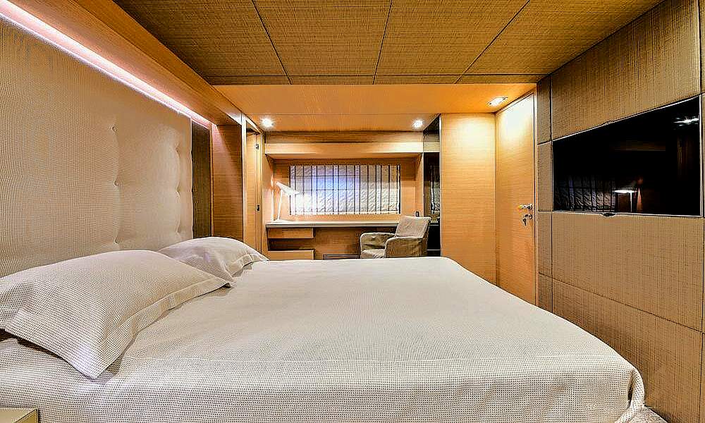 Charter-Motor-Yacht-AMER-ICA-in-Greece-HELLAS-YACHTING-12