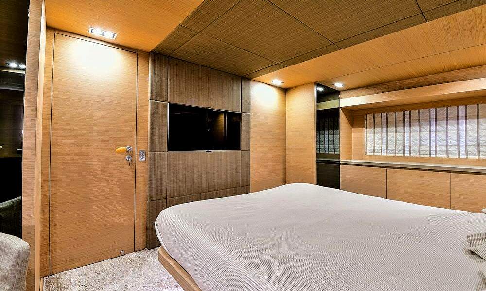 Charter-Motor-Yacht-AMER-ICA-in-Greece-HELLAS-YACHTING-13